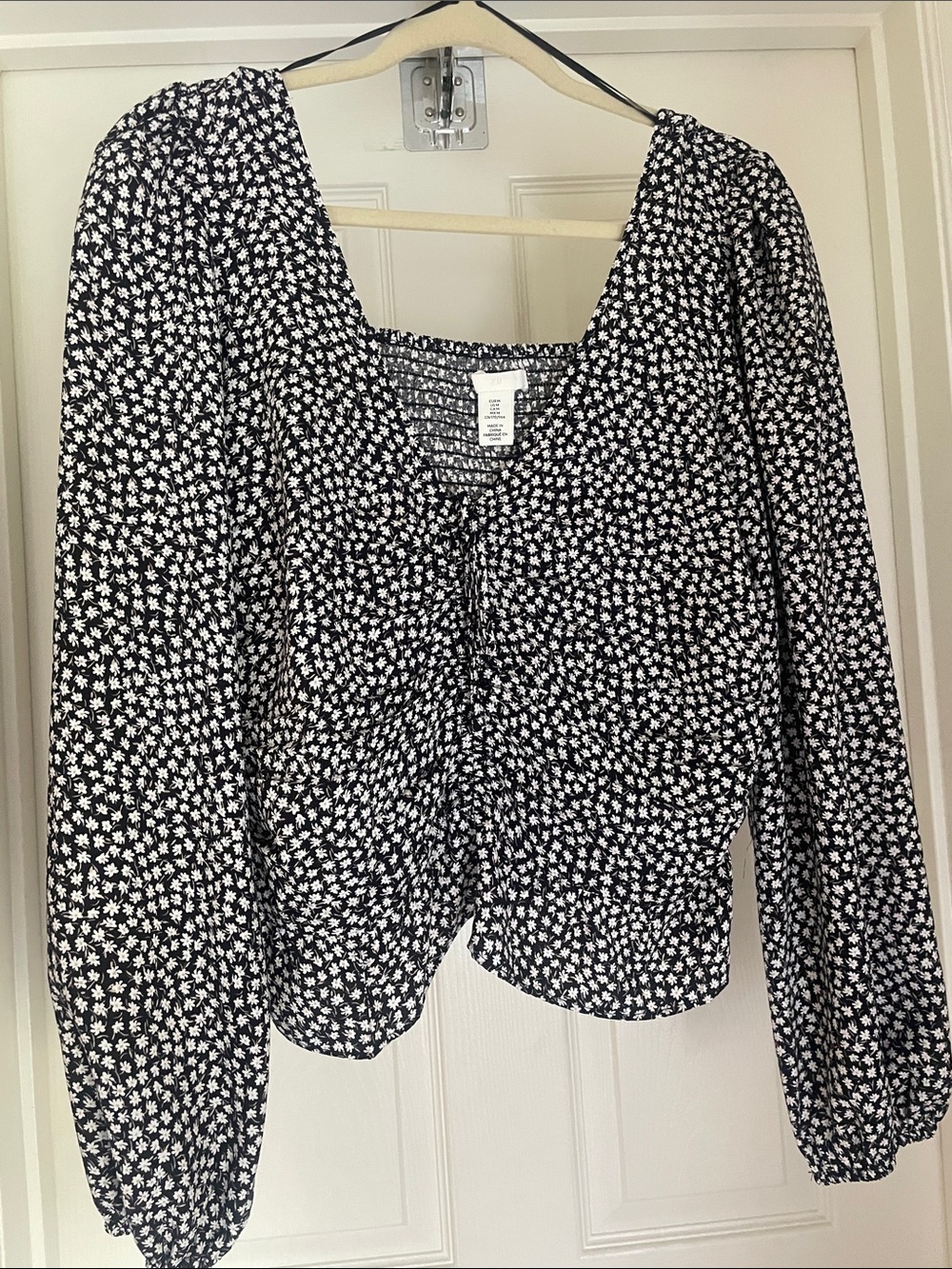 H&M Black and White Floral Tie-Front Long Sleeve Top